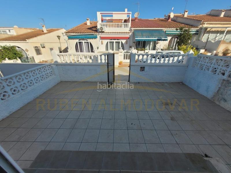 Foto 1a664253-2372-410f-8c42-1ca07c94547e. Casa a avenida deva 125 a Zona Carrefour - Urbanizaciones Torrevieja