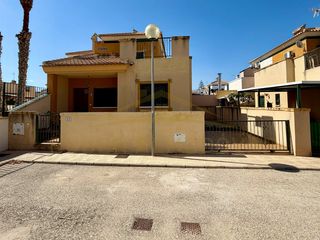 Haus in Calle ciudad real 1. Casa 3 habitaciones venta almoradí