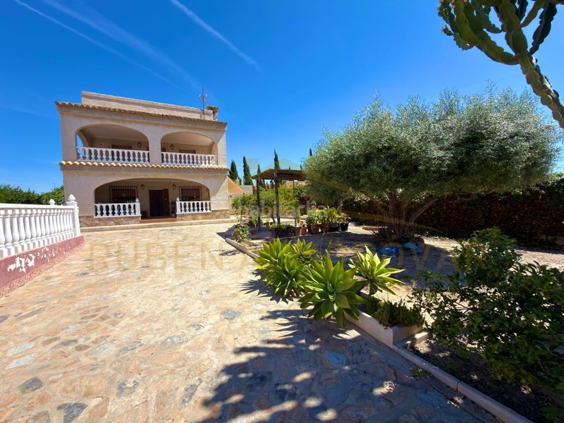 Foto 2568990a-06e5-4cf8-8f4b-109dd63656df. Chalet with parking pool in San Fulgencio