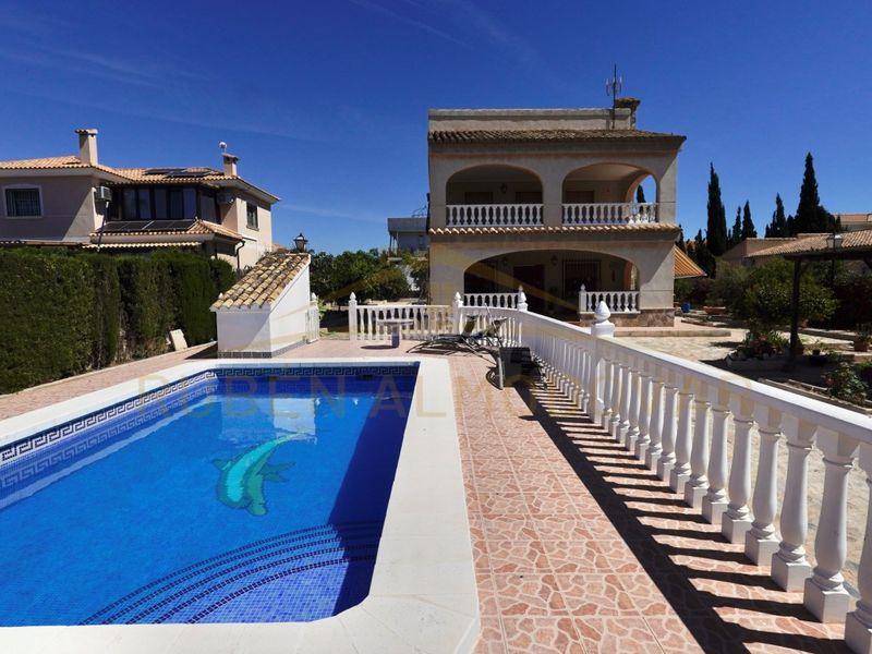 Foto 5eedf8f4-dd8b-45e9-9160-e420cce4b3b2. Chalet with parking pool in San Fulgencio
