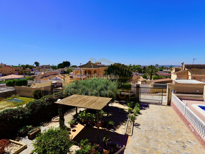 Foto 9654e438-c1e1-48f4-903c-b3cf2d814d68. Chalet with parking pool in San Fulgencio