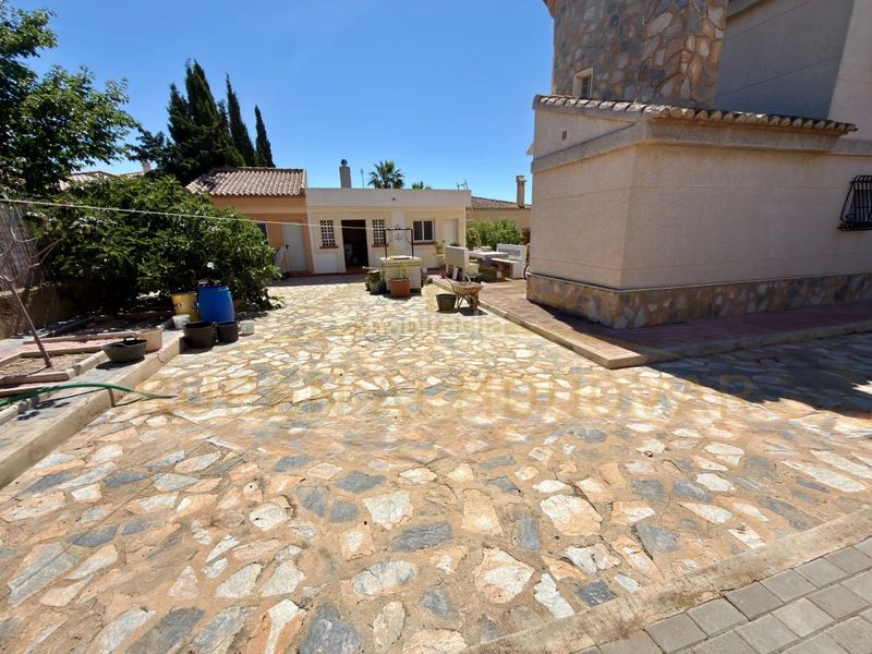 Foto b1e3e7c7-cf3b-45c8-ac5e-630652924334. Chalet with parking pool in San Fulgencio