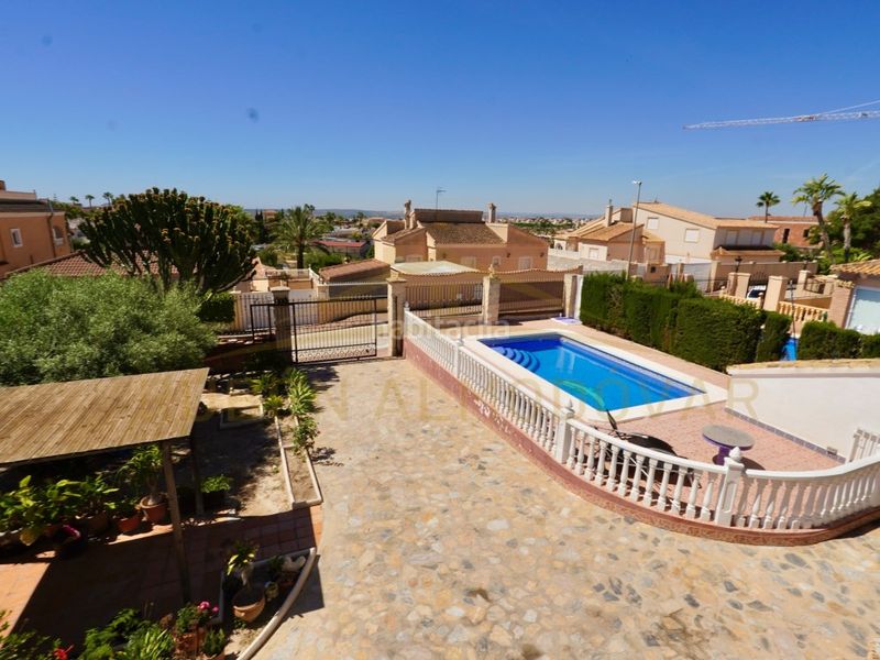 Foto c2d9cf5f-181d-43bb-a0e1-b38c977b3f29. Chalet with parking pool in San Fulgencio