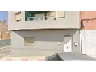 Casa en Calle cid 14. Casa alquilada de 6 dormitorios en villena