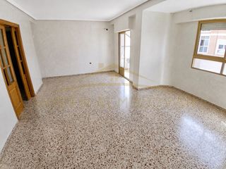 Etagenwohnung in Calle ronda sud 19. Piso de 3 dormitorios para reformar en crevillent