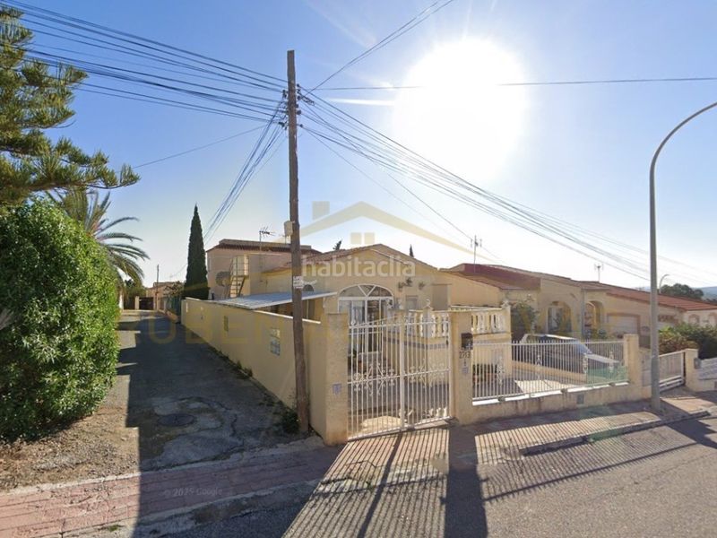 Foto 77150939-fe28-4708-93e5-5dcdff5b79e1. Casa adossada a San Fulgencio