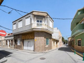 Casa a schiera  Calle huertos los 17. Casa adosada en esquina de 146 m para reformar en cox