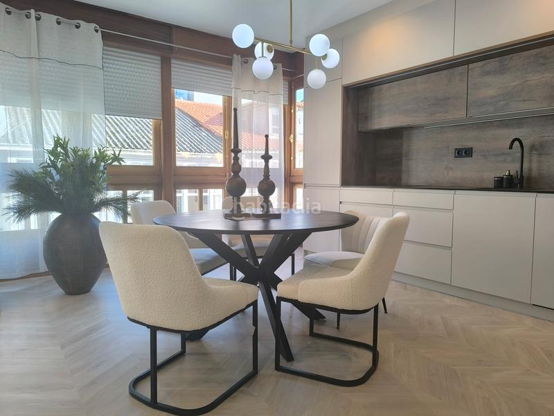 Foto f2e6e265-f280-4703-8a18-ec1f282a1c1c. Dúplex en rúa magdalena 84 duplex reformado y amueblado en Ferrol