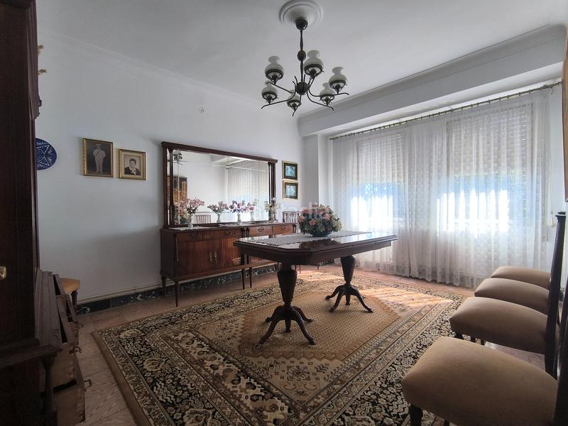 Foto 033d2eb7-1ca6-456a-9a7c-887e87afa6ec. Casa amb calefacció a A Malata - Catabois - Ciudad Jardín Ferrol