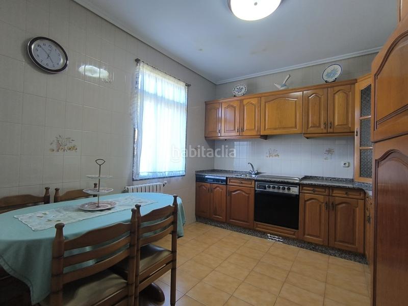 Foto 62a10f08-9ac1-4ee4-9c2a-b3a5681094c1. Casa amb calefacció a A Malata - Catabois - Ciudad Jardín Ferrol