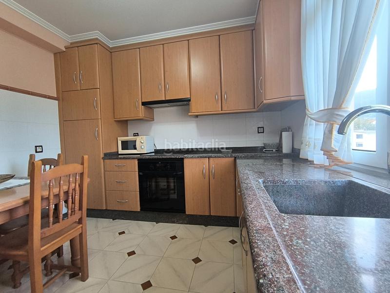 Foto 41007ea3-7c86-4860-85fe-a9e3bd4b4d1e. Casa adossada amb calefacció a Cedeira