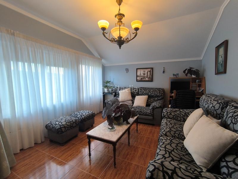 Foto fd4bee0d-0e2e-46f4-9ed2-e0cd7591fc0e. Casa adossada amb calefacció a Cedeira