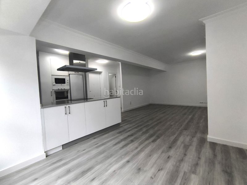 Foto e344d6bc-c0d8-47bf-b773-16c48a557a1e. Flat in calle de rubalcava 2 in Centro Ferrol