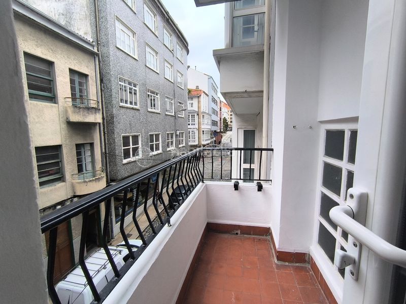 Foto f0690ffd-b3c2-48bb-8b6f-190b6f973626. Flat in calle de rubalcava 2 in Centro Ferrol