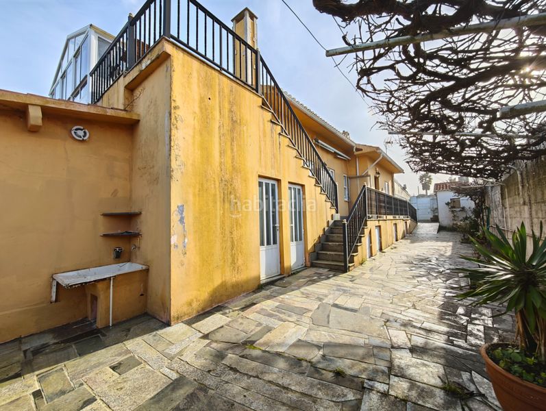 Foto 0a92fc57-6a76-4e09-aaf3-932c32b44f4c. Chalet con camino riscaldamento parcheggio piscina in Ferrol