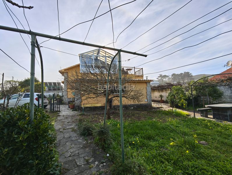 Foto 129f92d2-12d9-48bb-9040-a5d6084ef77a. Chalet con camino riscaldamento parcheggio piscina in Ferrol
