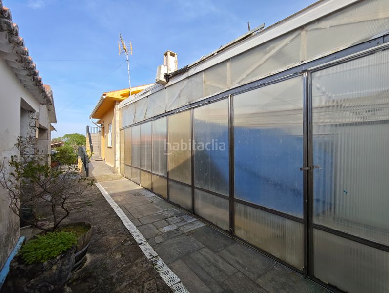 Foto 6aee94a0-2557-40b8-a2c0-e63e99892780. Chalet con camino riscaldamento parcheggio piscina in Ferrol
