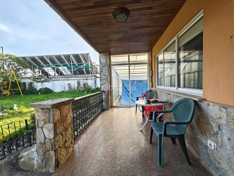 Foto 6d09d1c8-0955-45a4-8455-22ae5cd3b9f3. Chalet con camino riscaldamento parcheggio piscina in Ferrol
