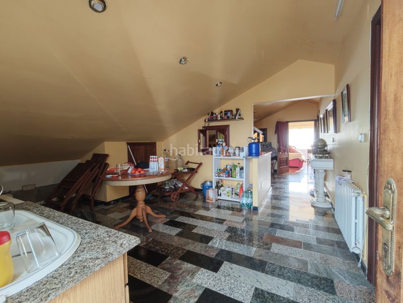 Foto 740e8fbe-c29b-461d-b6b6-872367e3e313. Chalet con camino riscaldamento parcheggio piscina in Ferrol
