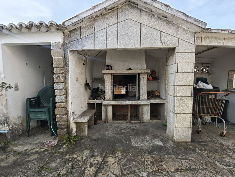 Foto b2156de4-411e-442e-b03f-44d07c972355. Chalet con camino riscaldamento parcheggio piscina in Ferrol