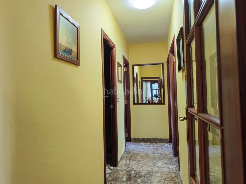 Foto b79e8b7a-efa0-4a5c-b4fd-adf112af71b2. Chalet con camino riscaldamento parcheggio piscina in Ferrol