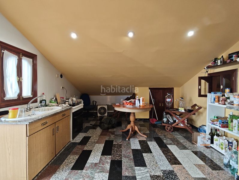 Foto dc51397e-cd45-4f3e-b4de-10fa46341440. Chalet con camino riscaldamento parcheggio piscina in Ferrol