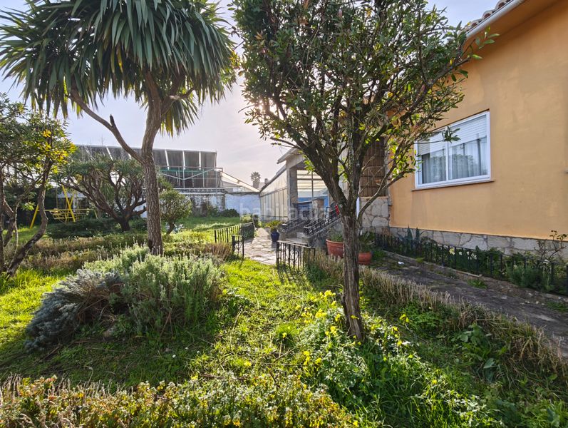 Foto e0ff2150-873e-4870-8b43-cc81c8d01cf1. Chalet con camino riscaldamento parcheggio piscina in Ferrol
