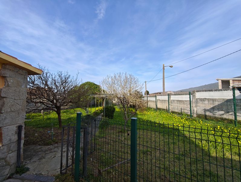 Foto e2e6bbbf-37f6-45f2-9216-1a01fd6e031f. Chalet con camino riscaldamento parcheggio piscina in Ferrol