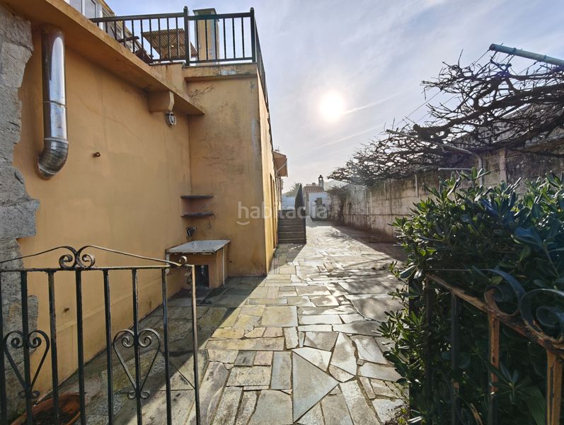 Foto f0dd3d14-bc7b-41ae-b8e0-611a7c315a20. Chalet con camino riscaldamento parcheggio piscina in Ferrol