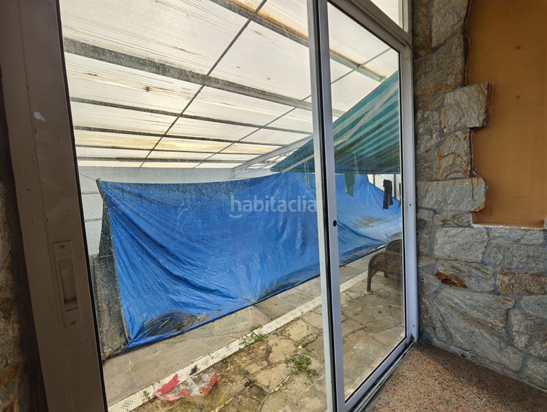 Foto f6ee69ab-1f9e-4280-9c10-e65dcb3ab5c3. Chalet con camino riscaldamento parcheggio piscina in Ferrol