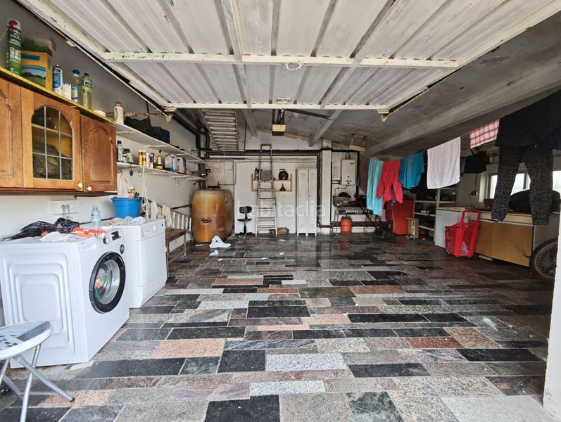 Foto fc257cc3-49d9-4a68-b059-0c88462bd835. Chalet con camino riscaldamento parcheggio piscina in Ferrol