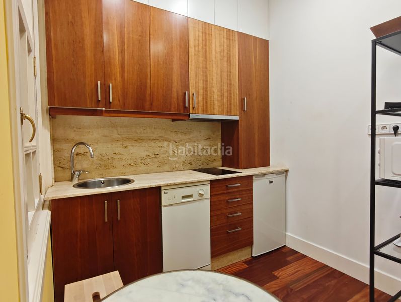 Foto efbcf9bf-da9a-4d0e-93f2-c0351baafe7a. Rent flat with heating in Centro Ferrol