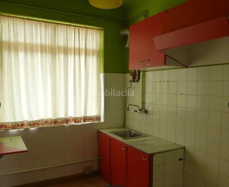 Foto 92ebc9b3-34a3-47a7-b152-2f955b36bd21. Edifici a barca abaixo 73 a A Malata - Catabois - Ciudad Jardín Ferrol