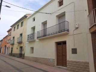 Casa en Pablo santolaria 25. Gran casa con corral en tardienta