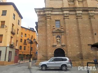 Aparcament cotxe en Calle coso bajo 32. Plaza de aparcamiento para coche en el centro de la ciudad con v
