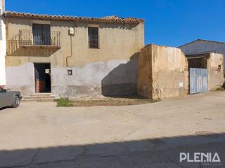 Casa en Mayor 25. Casa para reformar con terreno