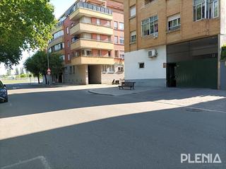 Aparcament cotxe en Divisin 52 3. Amplia plaza de parking