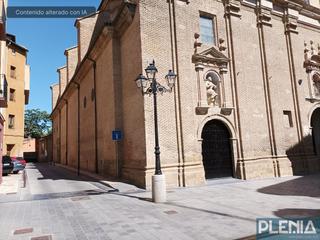 Aparcament cotxe  Azlor. Aparcamiento en el centro de la ciudad