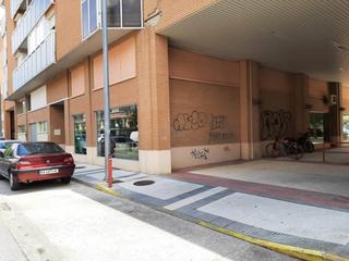 Aparcament cotxe en Enrique capella 1. Garaje junto a hospital san jorge