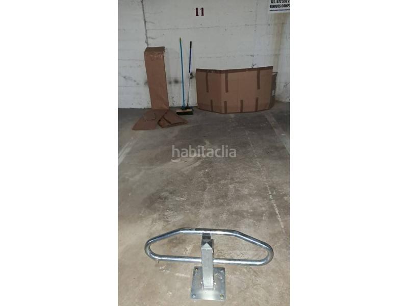 Foto 800564ff-f51a-41e6-8124-b0923275dc4e. Autoparkplatz in Creu de la Mà Figueres