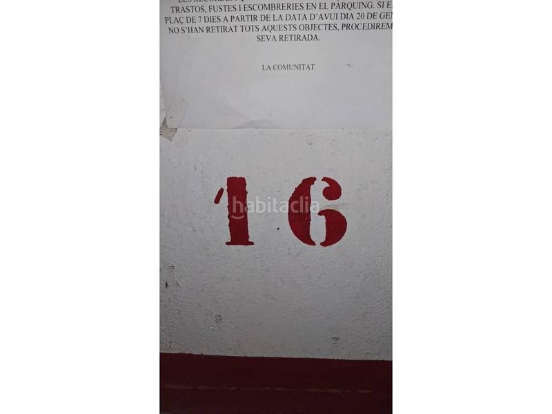 Foto b828eb2c-db66-4d3e-ab5e-5bc9b52fee2e. Autoparkplatz in Centre Figueres