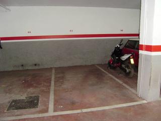 Aparcament cotxe  Carrer de panissars. Garaje en venta en centre