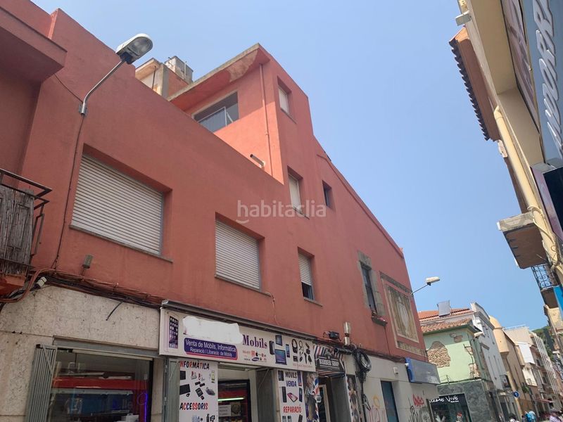 Foto ec44069f-be9f-4d1b-b358-cb07c0859619. Edificio  esquinero , a 400 metros de la playa en Malgrat de Mar