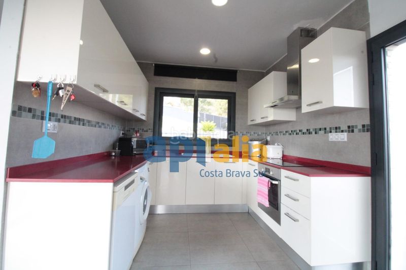 Foto 06a0b027-9508-4ce0-a73f-48837de667dc. Xalet amb calefacció aparcament piscina a Serra Brava Lloret de Mar