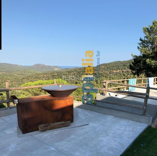 Foto 0f1efce2-7862-432a-9d91-2f5f9802a259. Xalet amb calefacció aparcament piscina a Serra Brava Lloret de Mar