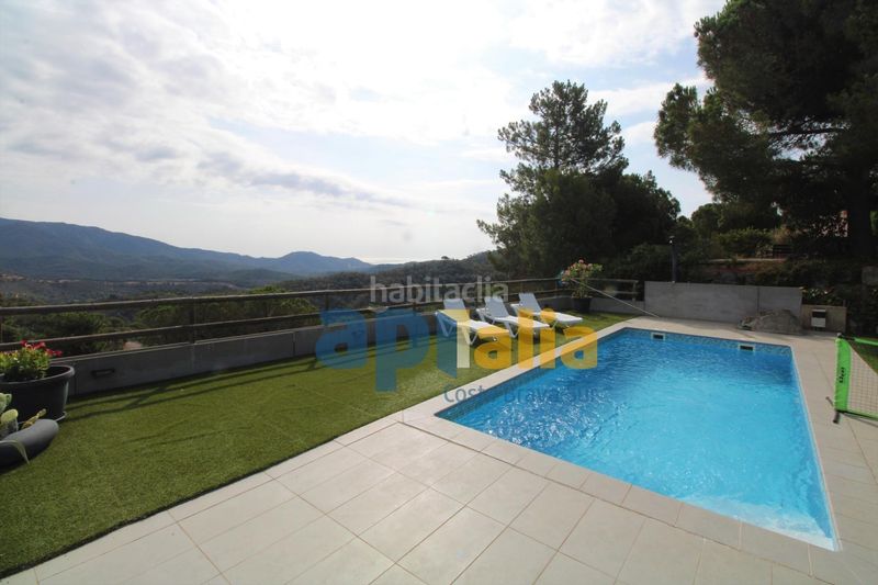 Foto 4d12999d-e816-43af-9634-3359a5b0a44a. Xalet amb calefacció aparcament piscina a Serra Brava Lloret de Mar