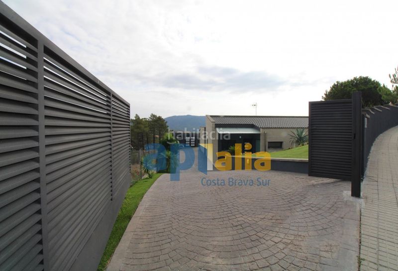 Foto 8d534e39-c657-4b4c-8e73-73d32e5aebe9. Xalet amb calefacció aparcament piscina a Serra Brava Lloret de Mar