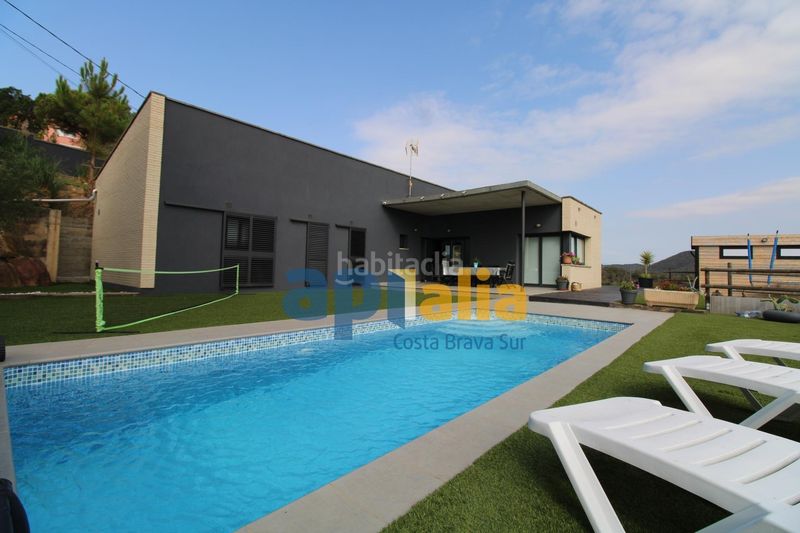 Foto b448dc80-1f09-484d-b623-84fc41b1590c. Xalet amb calefacció aparcament piscina a Serra Brava Lloret de Mar