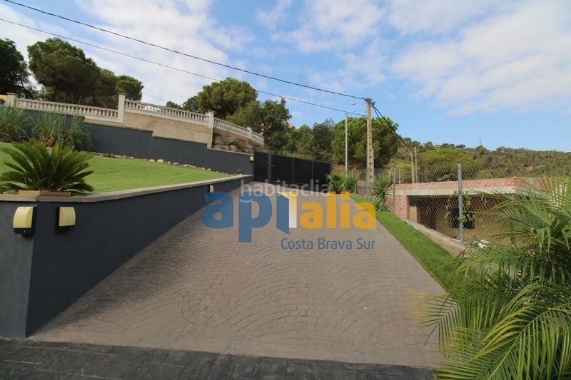 Foto ccfdfa69-b288-41f8-8b4c-5656a36f3f40. Xalet amb calefacció aparcament piscina a Serra Brava Lloret de Mar