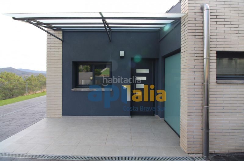 Foto f6de453c-0d80-4c36-b1bd-e3e88ee2a064. Xalet amb calefacció aparcament piscina a Serra Brava Lloret de Mar